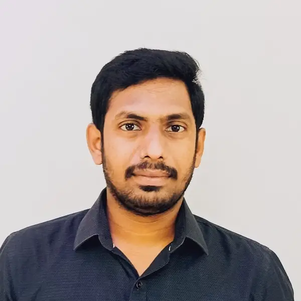 professional-with-years-experience-computer-faculty-teaching-computer-coding-students-and-years-software